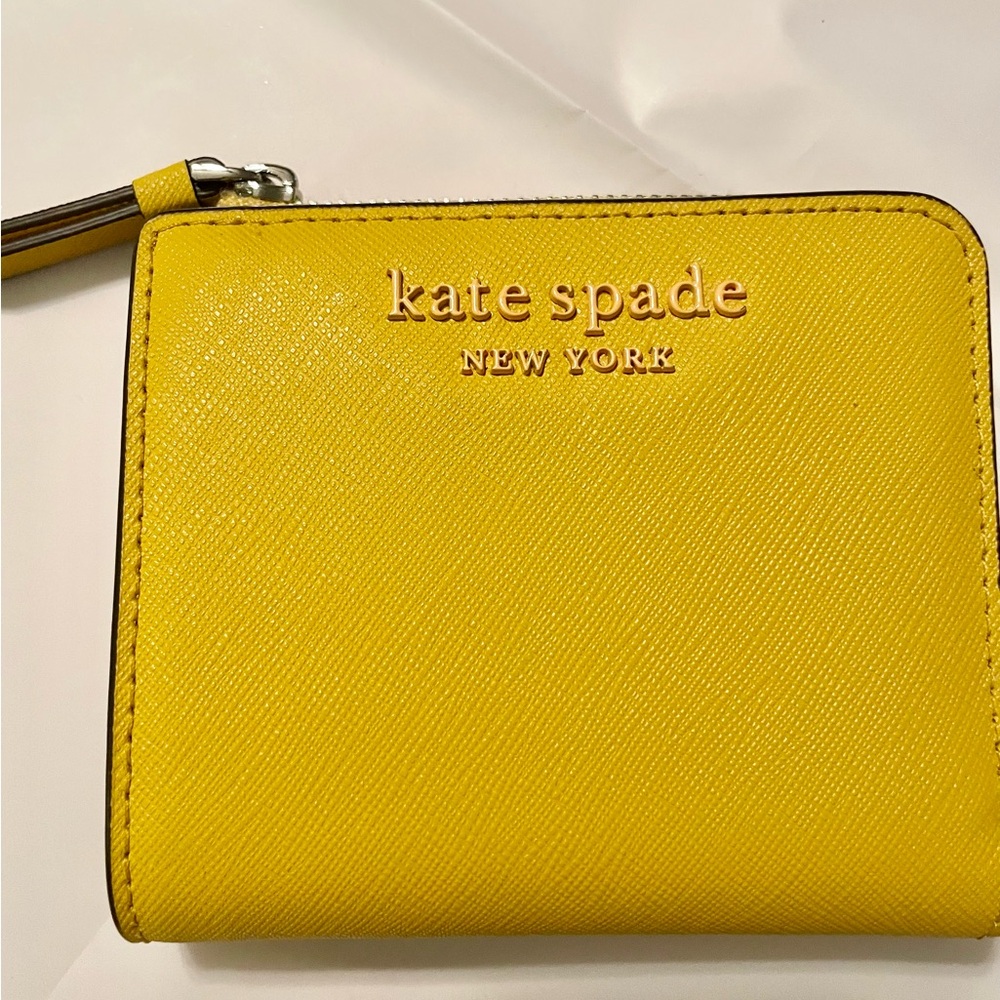 Kate Spade ♠️ bifold wallet like new